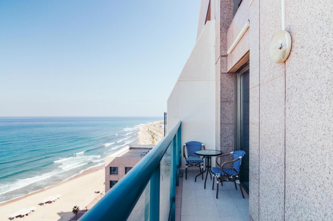 Almog Beach Apt Hotel מלון דירות אלמוג ביץ' Haifa Exterior photo