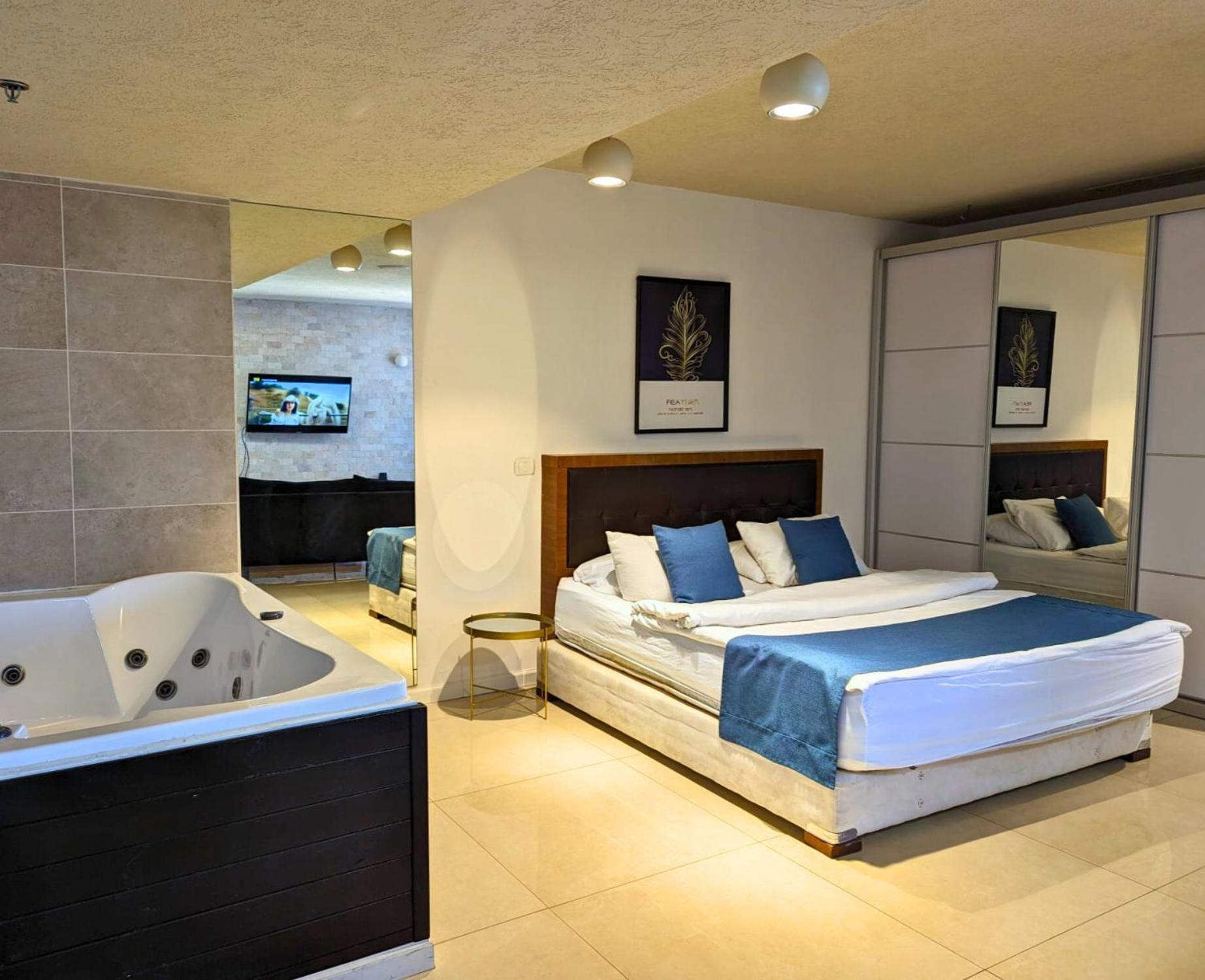 Almog Beach Apt Hotel מלון דירות אלמוג ביץ' Haifa Exterior photo