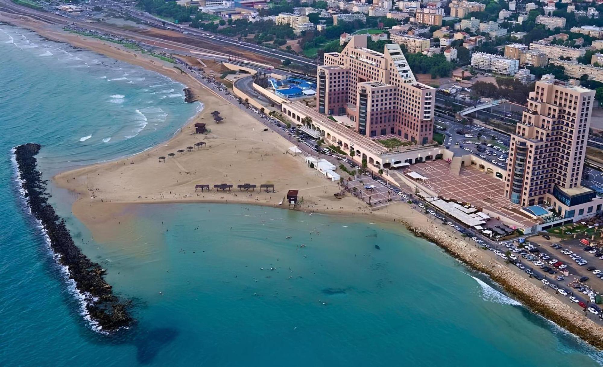 Almog Beach Apt Hotel מלון דירות אלמוג ביץ' Haifa Exterior photo